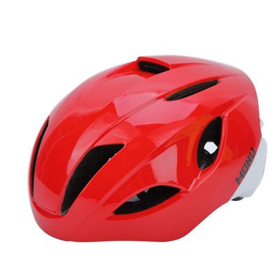 Casque de sécurité par injection de moulage de montagne de route des hommes de plastique rouges de bicyclette avec la luminescence de remplissage de lampe de queue