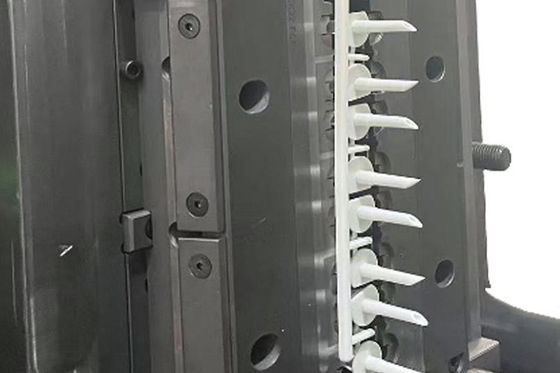 STEP Moule d'injection de plastique médical personnalisé Conception et fabrication de moules à faible coût